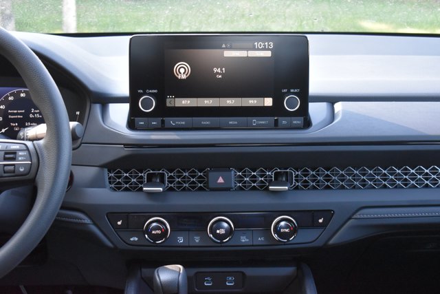 Vehicle image 16 of 22