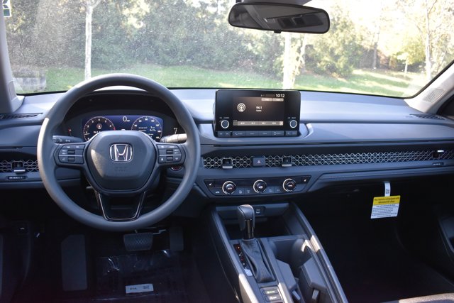 Vehicle image 14 of 22