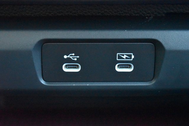 Vehicle image 20 of 22