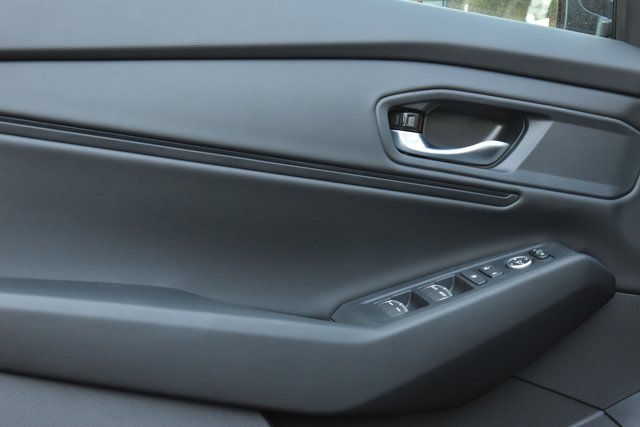 Vehicle image 10 of 22