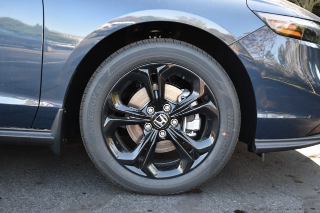Vehicle image 9 of 22