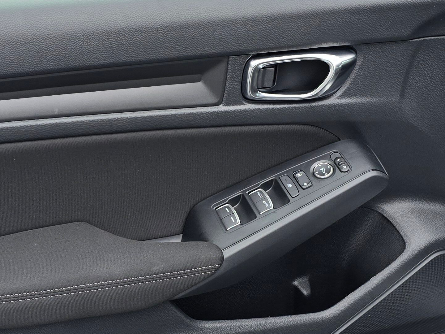 Vehicle image 11 of 29