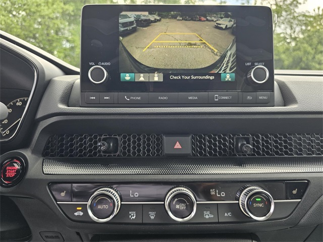 Vehicle image 17 of 22
