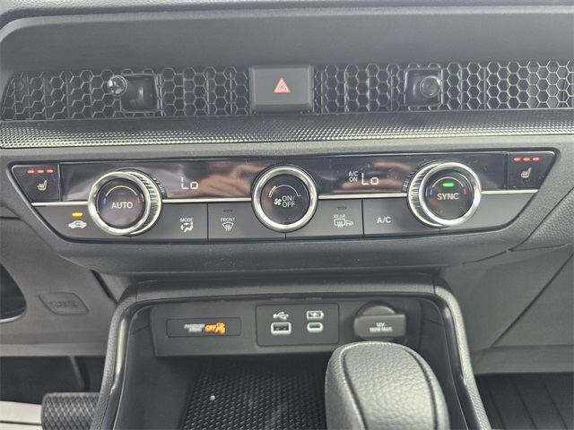 Vehicle image 18 of 22