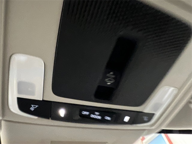 Vehicle image 17 of 34