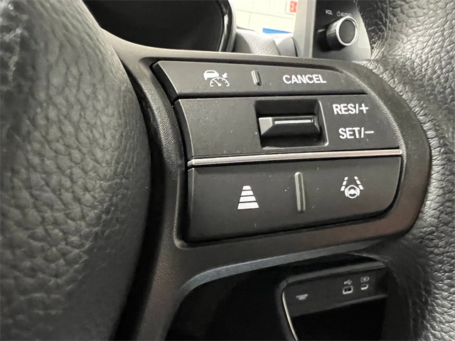 Vehicle image 21 of 34