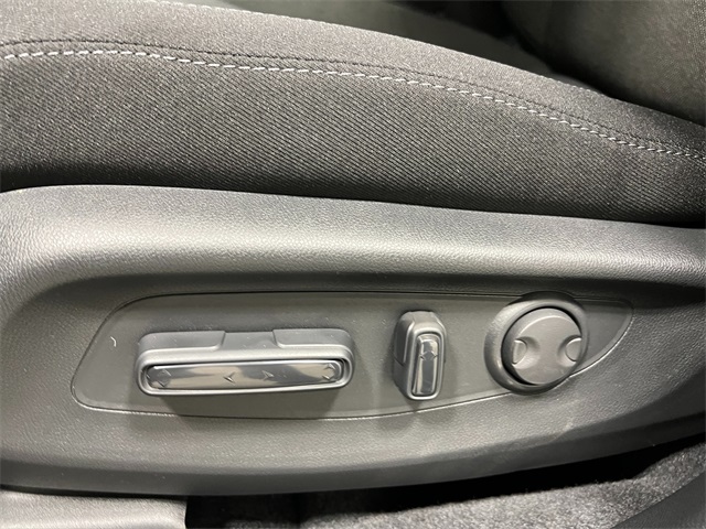 Vehicle image 14 of 34