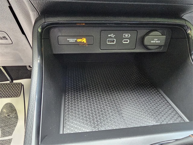 Vehicle image 18 of 22