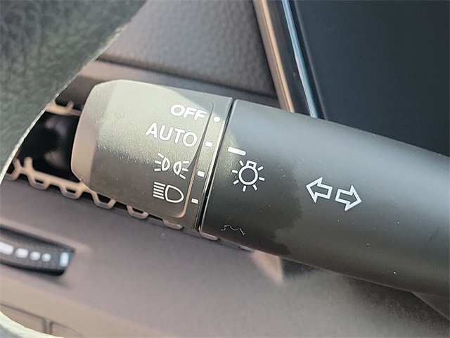 Vehicle image 15 of 16