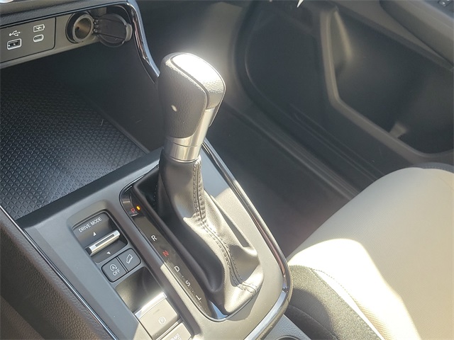 Vehicle image 11 of 16