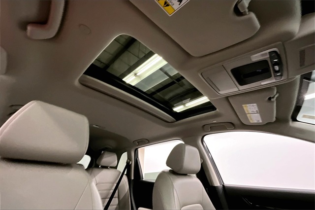 Vehicle image 16 of 42