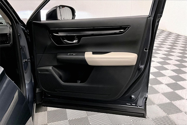 Vehicle image 18 of 42