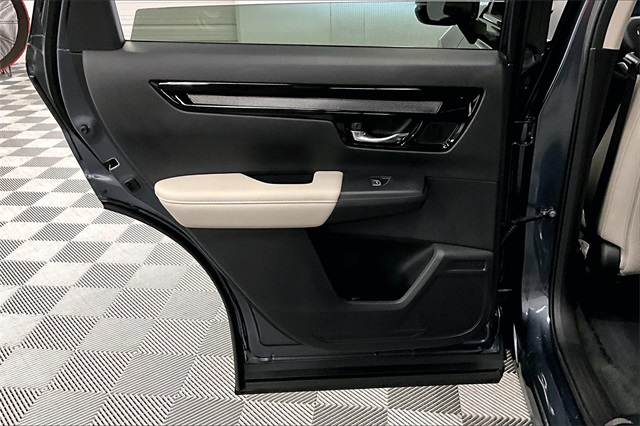 Vehicle image 19 of 42