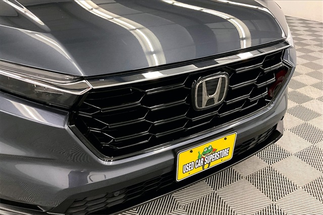 Vehicle image 28 of 42
