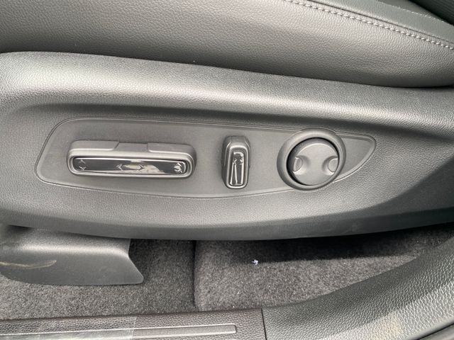 Vehicle image 22 of 27