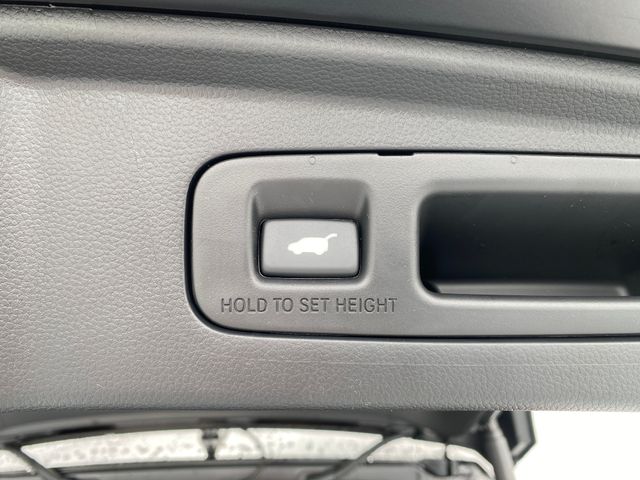 Vehicle image 12 of 27