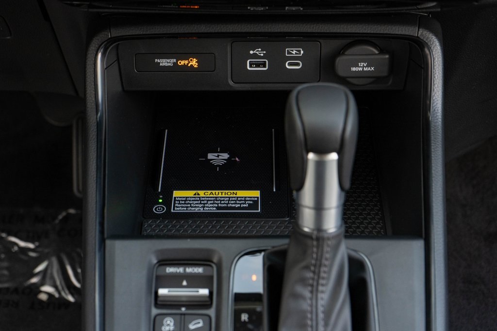 Vehicle image 21 of 31