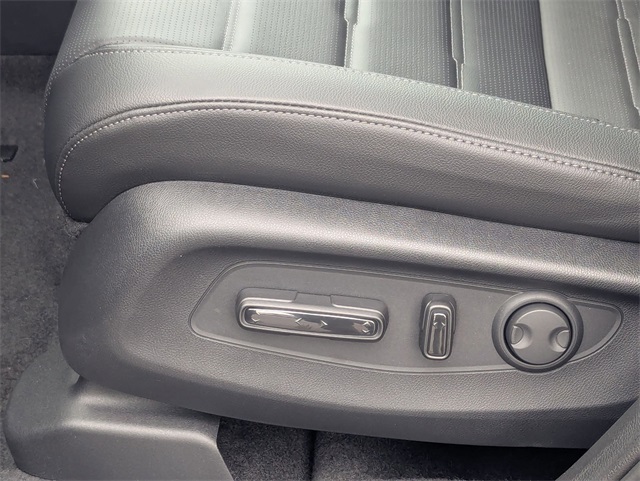 Vehicle image 18 of 22