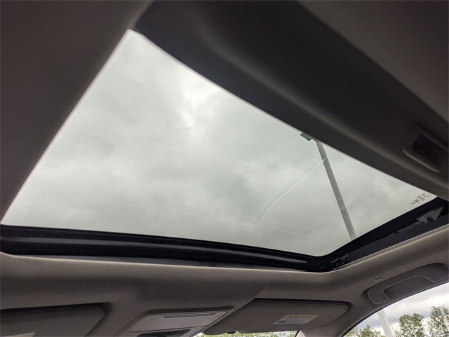 Vehicle image 20 of 22