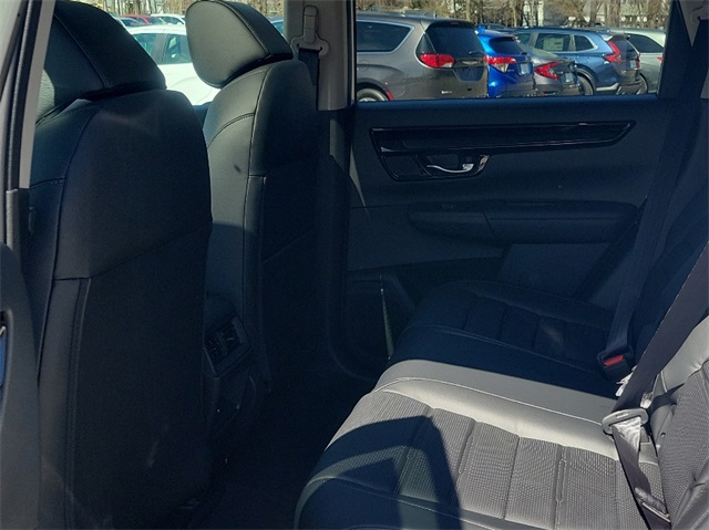 Vehicle image 8 of 17