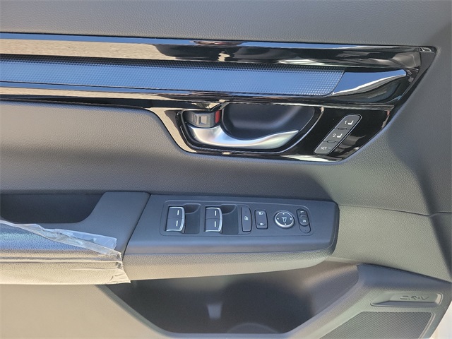 Vehicle image 9 of 17