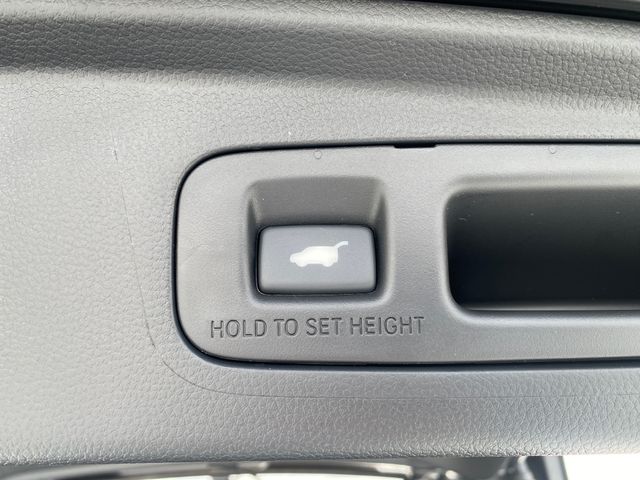Vehicle image 12 of 27