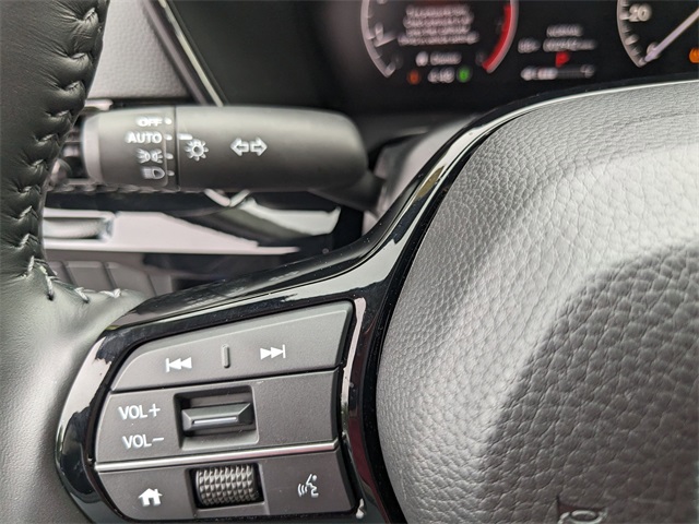 Vehicle image 21 of 25