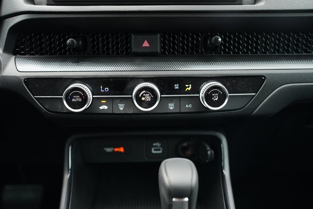 Vehicle image 26 of 30