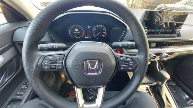 Vehicle image 10 of 12