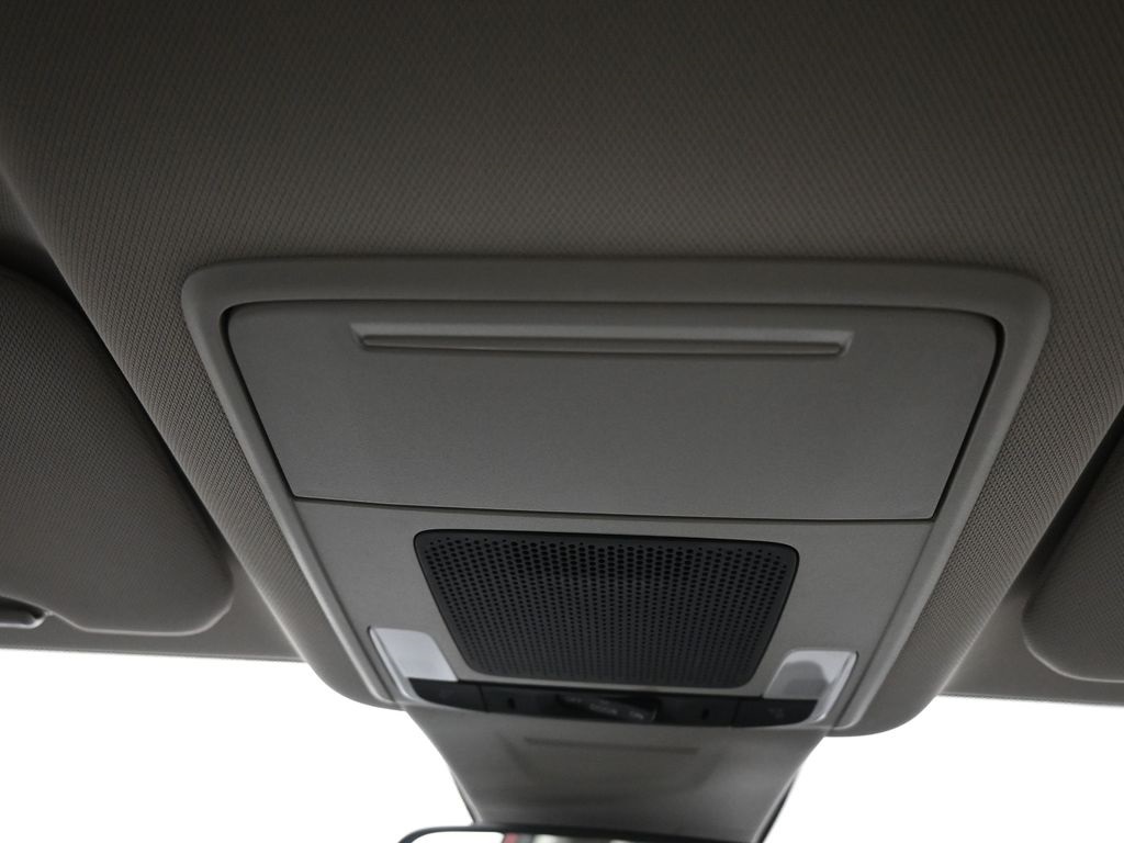 Vehicle image 39 of 46
