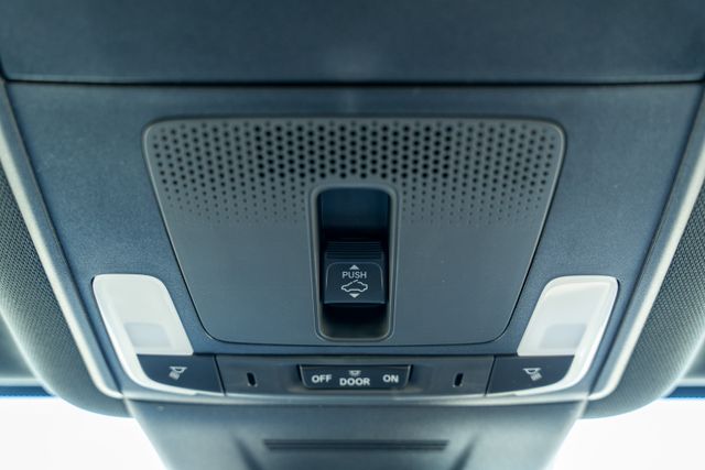Vehicle image 29 of 37