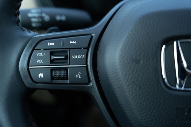 Vehicle image 23 of 37