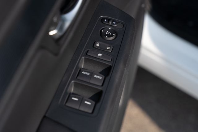 Vehicle image 21 of 37