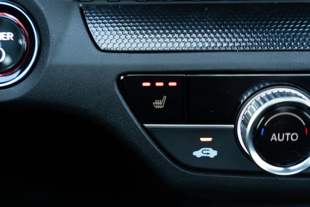 Vehicle image 27 of 37