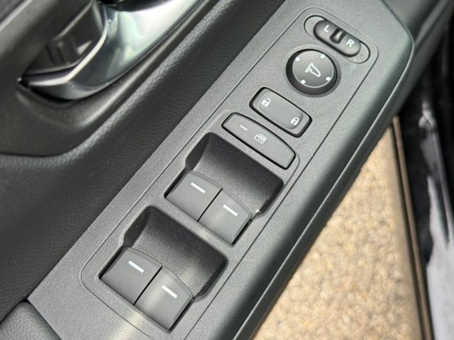 Vehicle image 17 of 22