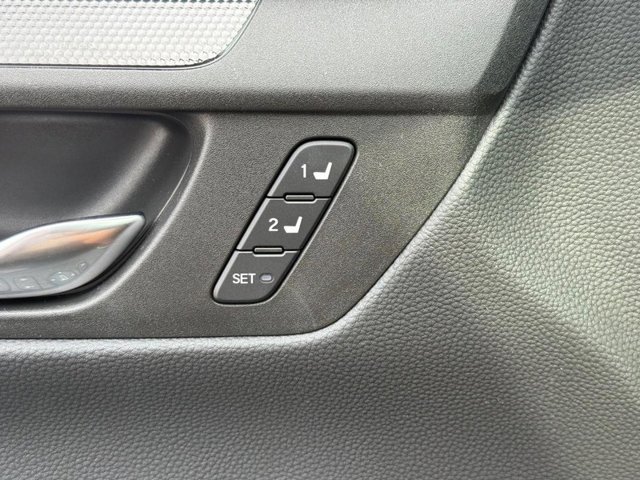 Vehicle image 11 of 22