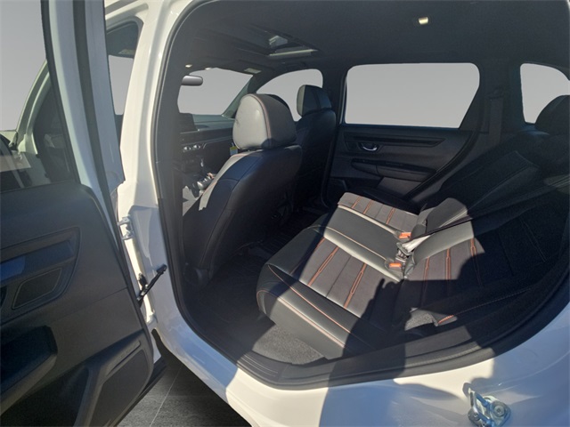 Vehicle image 13 of 15