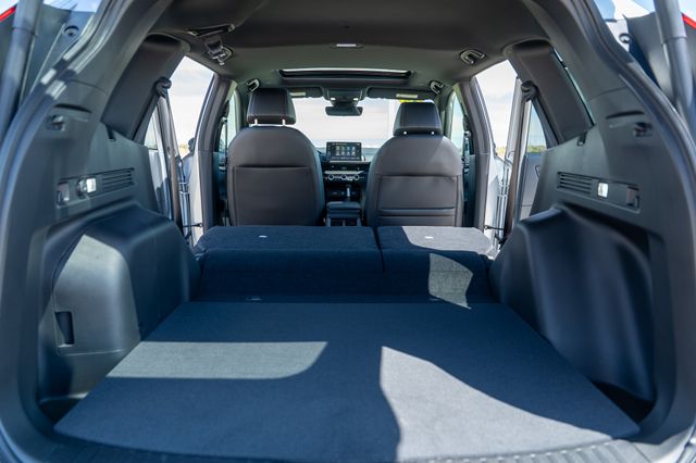 Vehicle image 19 of 40