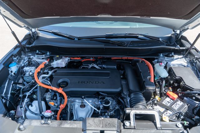 Vehicle image 34 of 40