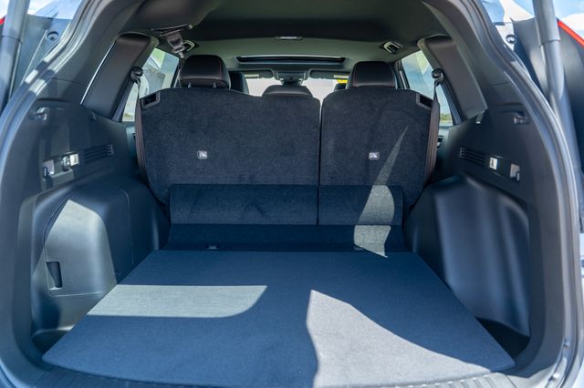 Vehicle image 18 of 40