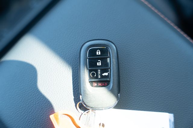 Vehicle image 33 of 40
