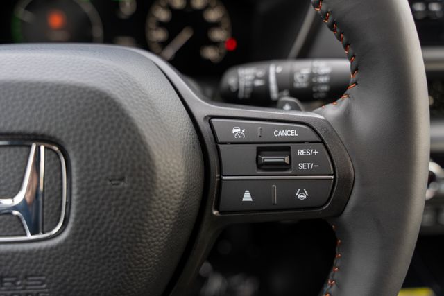 Vehicle image 27 of 40