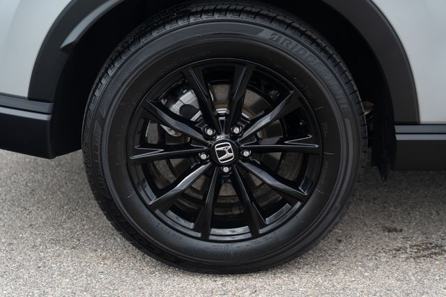 Vehicle image 12 of 40