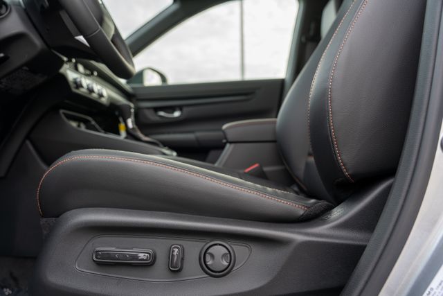 Vehicle image 25 of 40