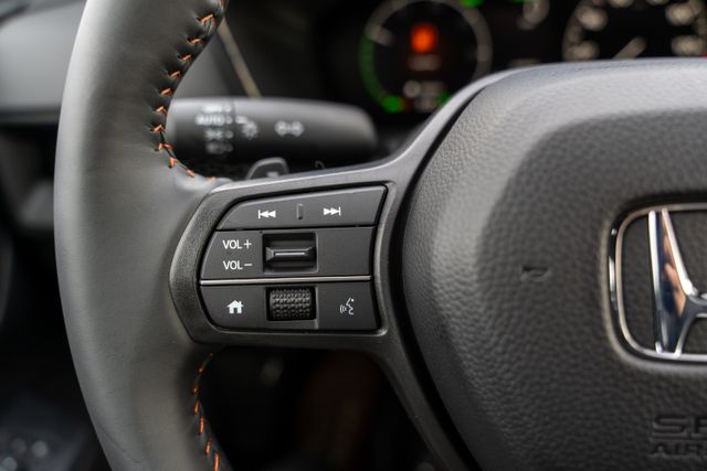 Vehicle image 26 of 40