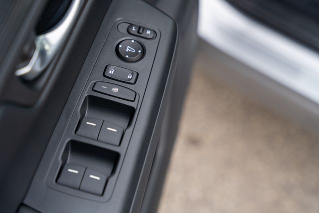 Vehicle image 23 of 40