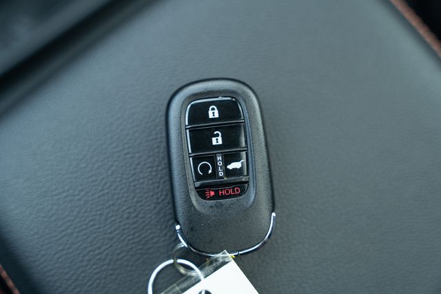 Vehicle image 33 of 40