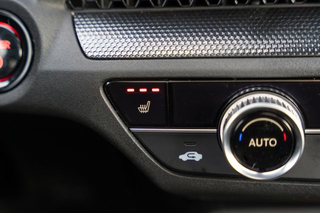 Vehicle image 31 of 40