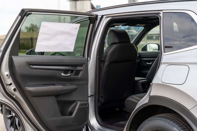 Vehicle image 21 of 40