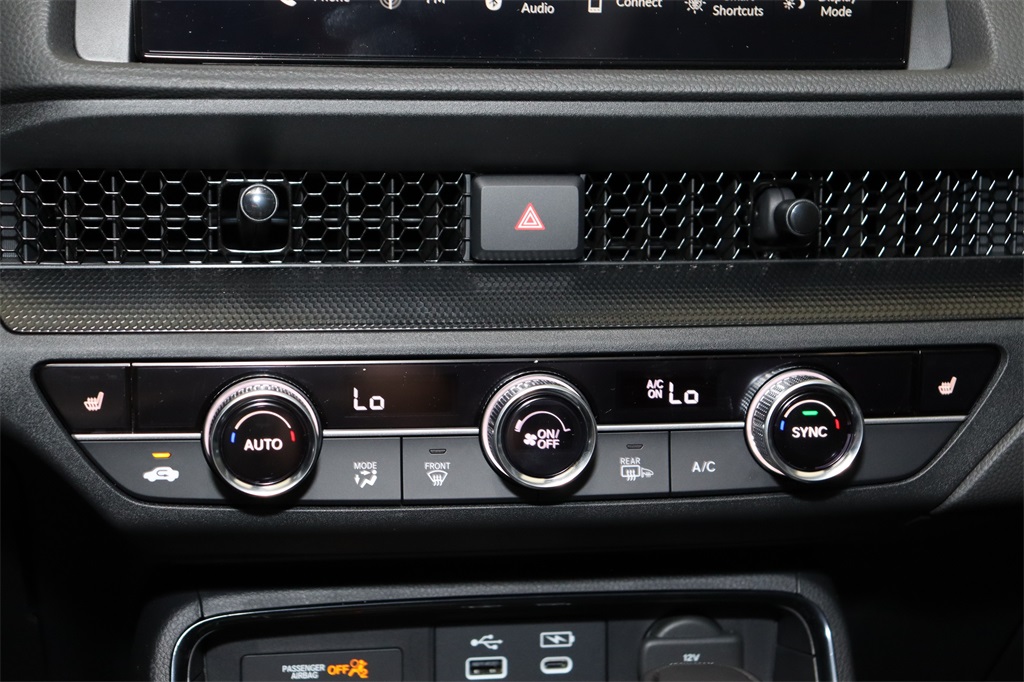 Vehicle image 21 of 25